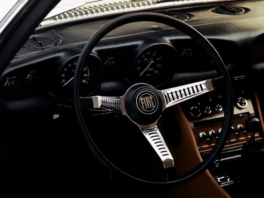 Панель приборов Fiat Dino Coupe 1967 года  (фото 10 из 15)